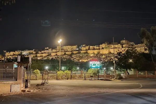 Jaisalmer fort at night (cropped)