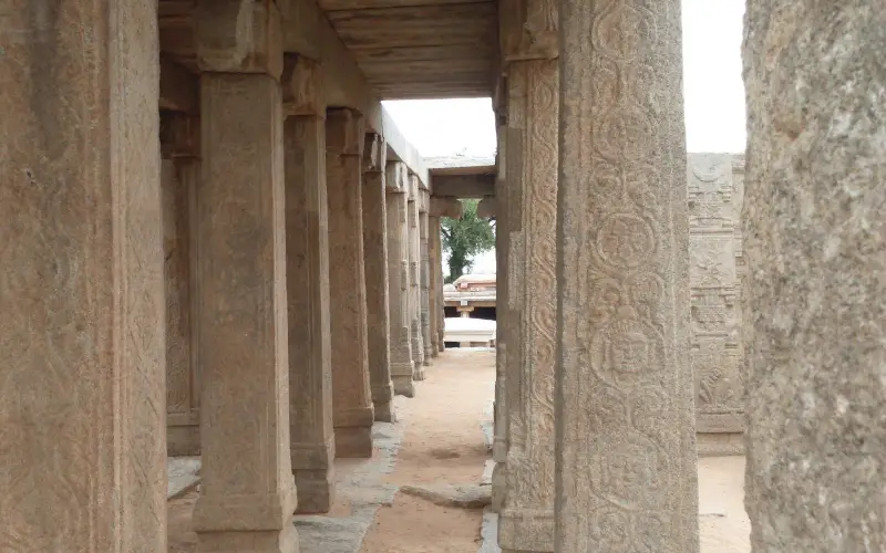 Lepakshi pillars 2